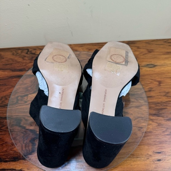 NEW Adrienne Vittadini Genie Crossover Sandal in black microsuede - Picture 14 of 15